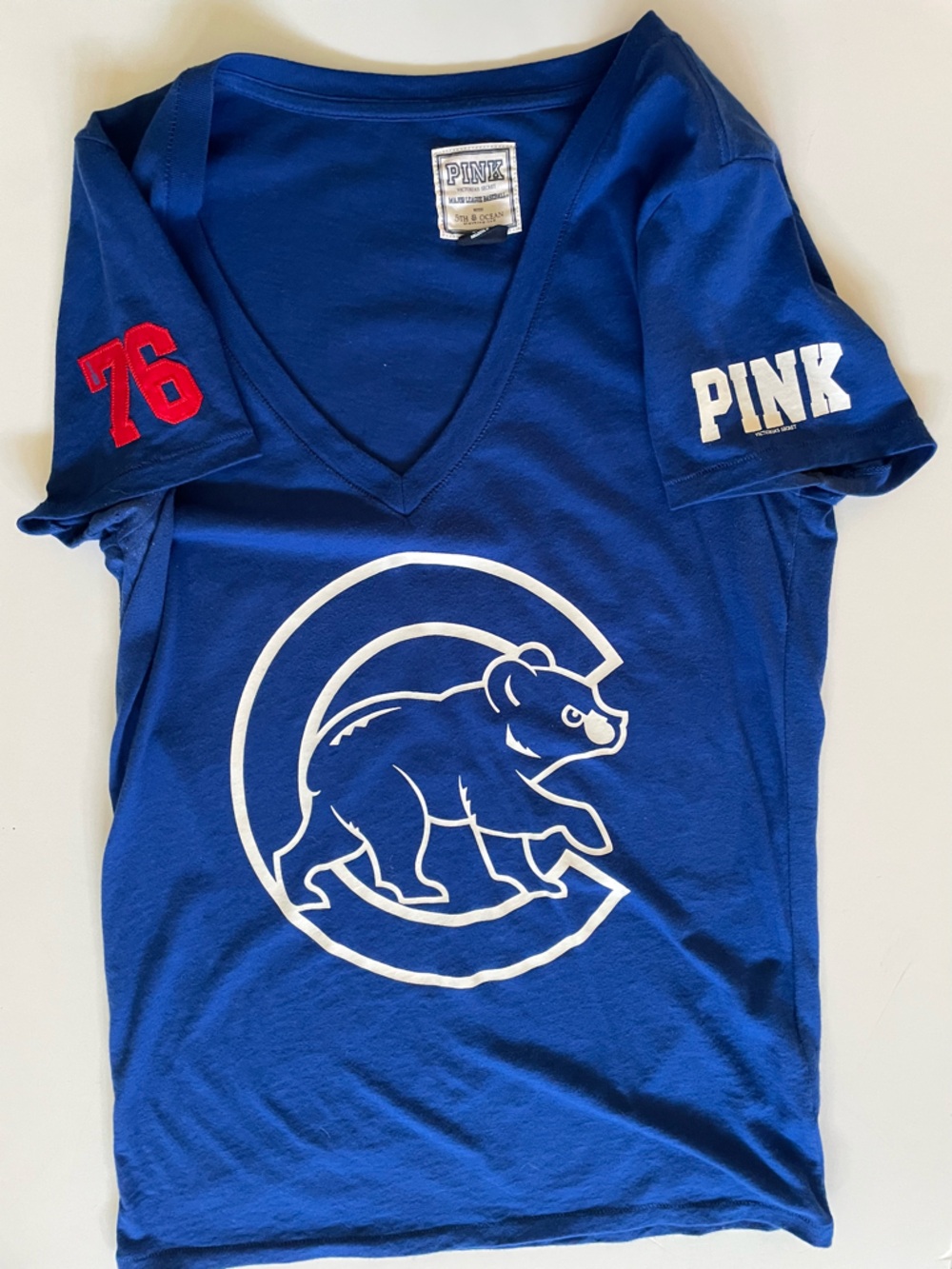 PINK Victoria's Secret Chicago Cubs Blue V-Neck Bear Graphic Tee